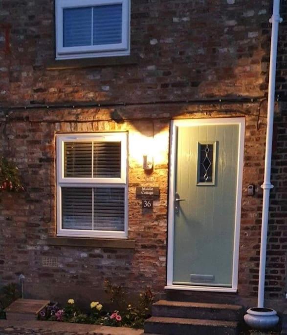 Middle Cottage York Bagian luar foto